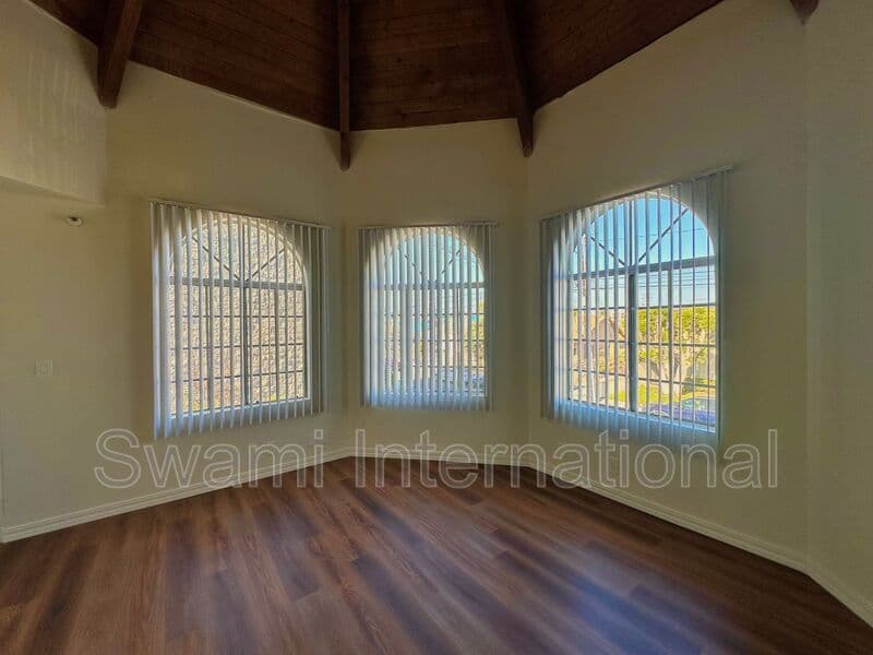 Hawthorne Condo: 14323 Cerise Avenue