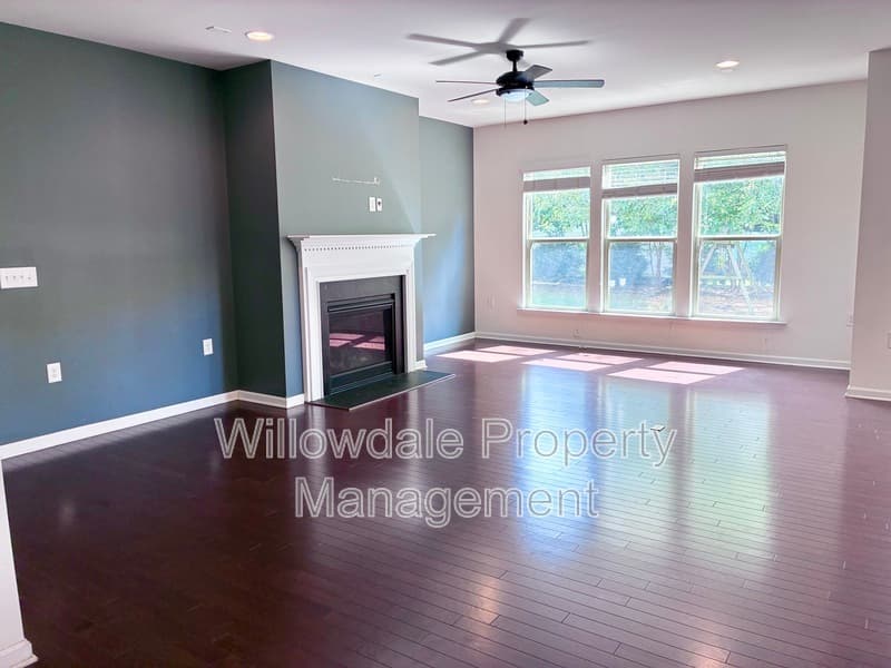 Apex House: 1209 Magnolia Row Trail
