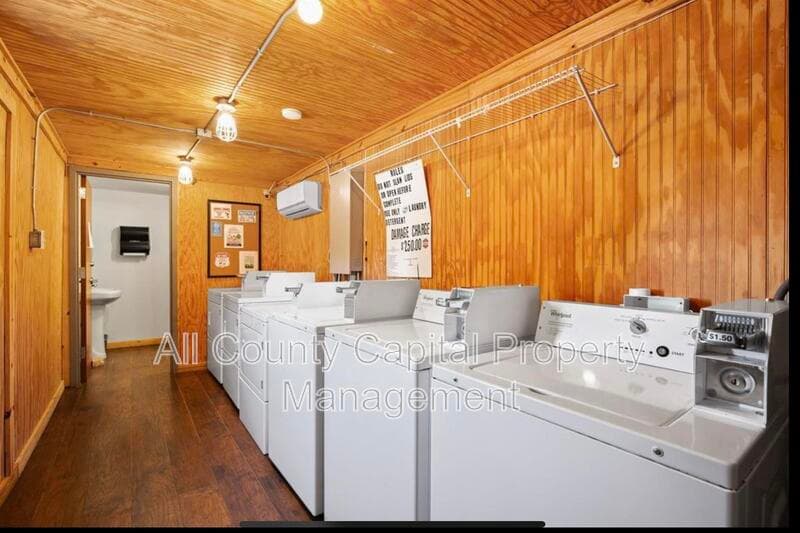 Lockhart House: 4889 North Hwy #183
