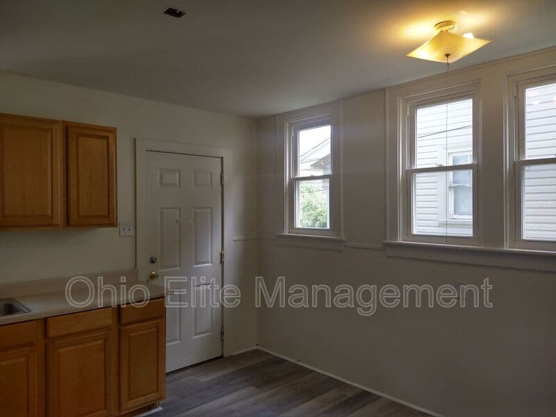 Columbus House: 206 N Harris Ave