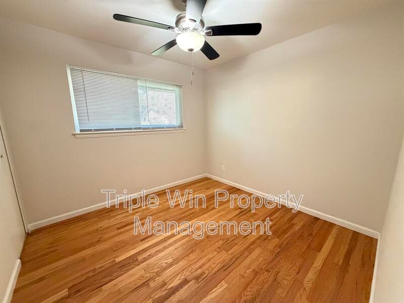 Saint Louis House: 10721 Corning Dr