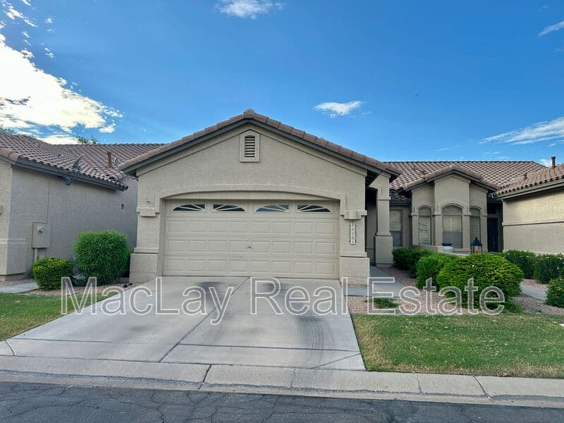 Sun Lakes House: 23724 S Pleasant Way