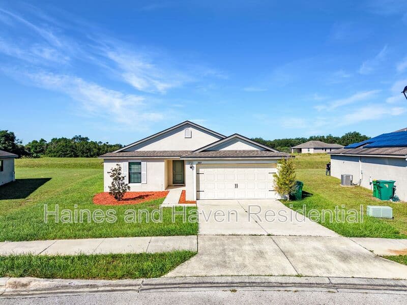 Dundee House: 1503 Swan Lake Cir