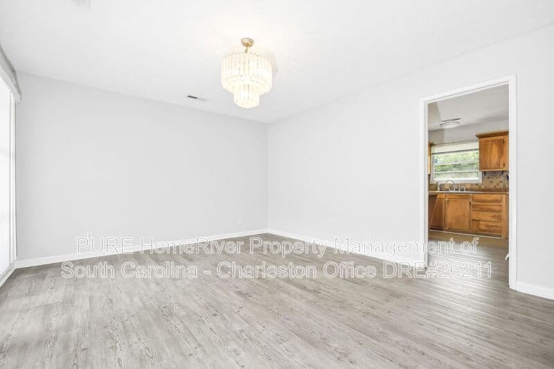 Charleston House: 628 Constant Dr