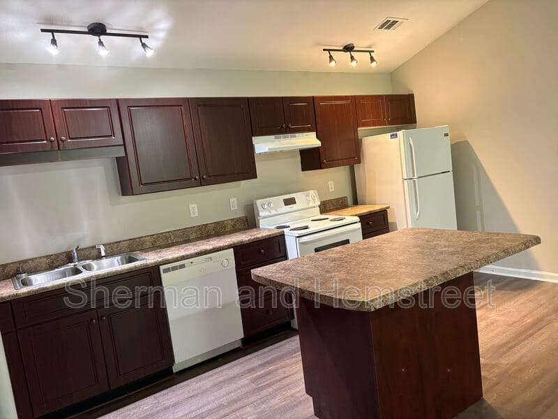 Aiken Condo: 3101 London Court, Apt 204