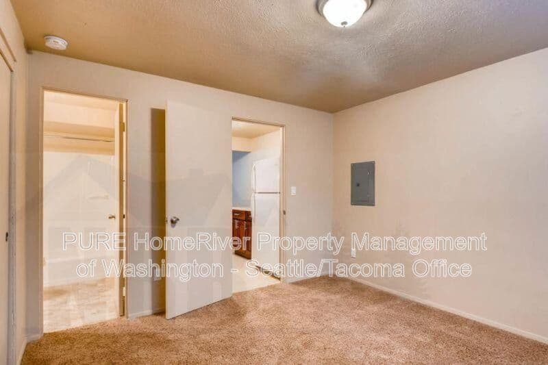 Lakewood House: 14510 Washington Ave SW