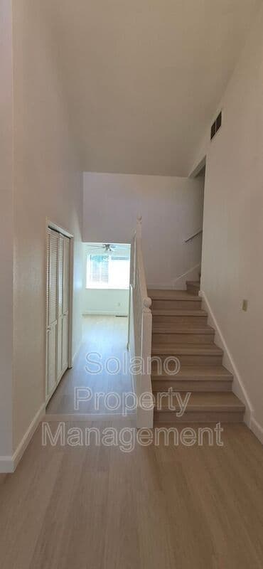 Fairfield House: 5023 Oakbrook Cir