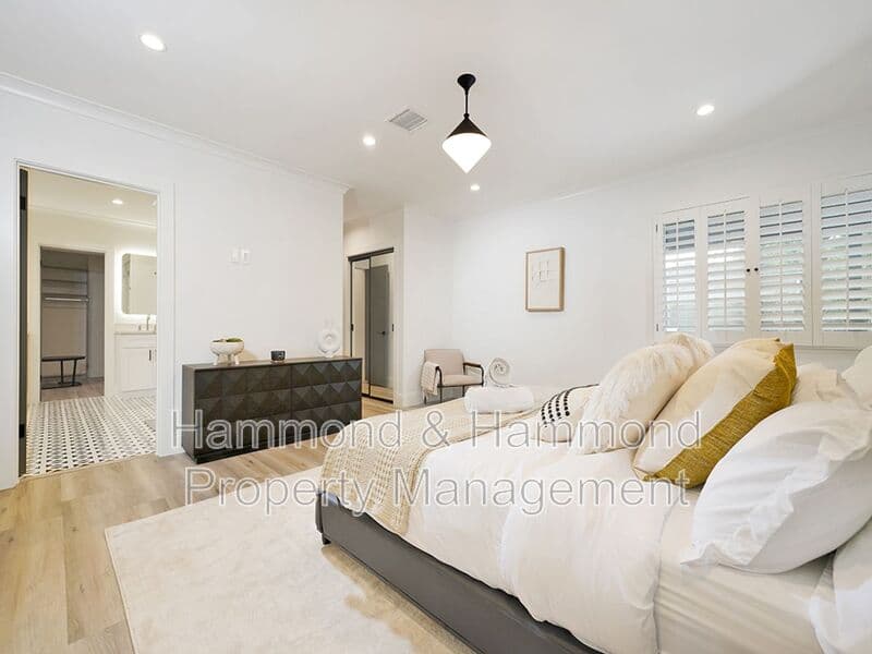 Sherman Oaks House: 15440 Varden St.