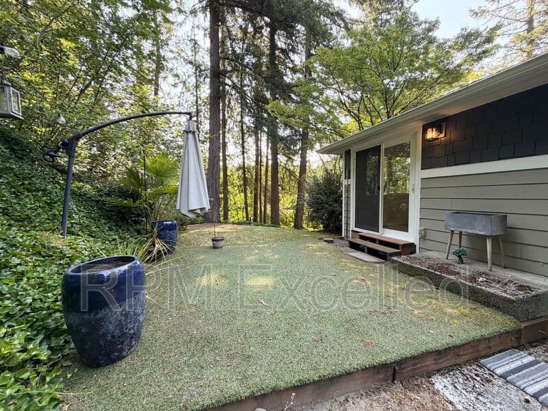 Kent House: 24625 148th Ave SE