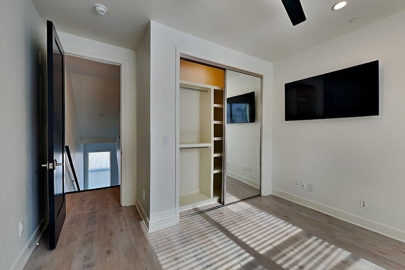Dallas Townhome: 2000 Park Ave