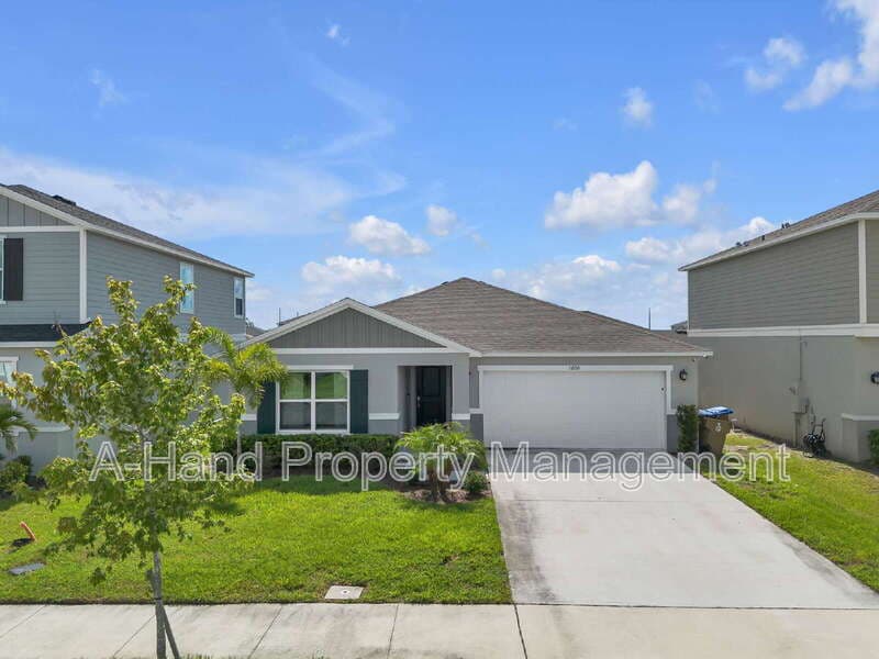 St. Cloud House: 3800 Whitetail Ct