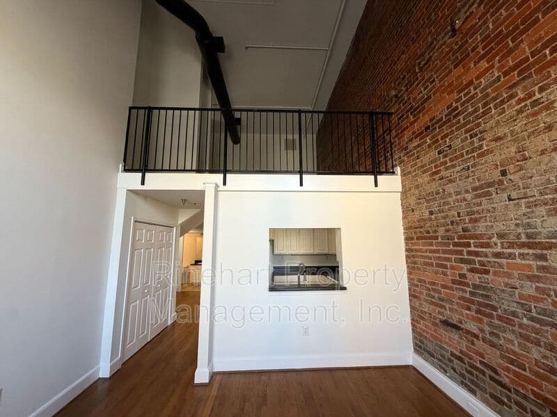 Rock Hill House: 210 East Main Street