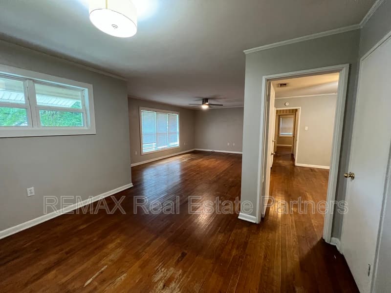Hattiesburg House: 105 Rainbow Cir