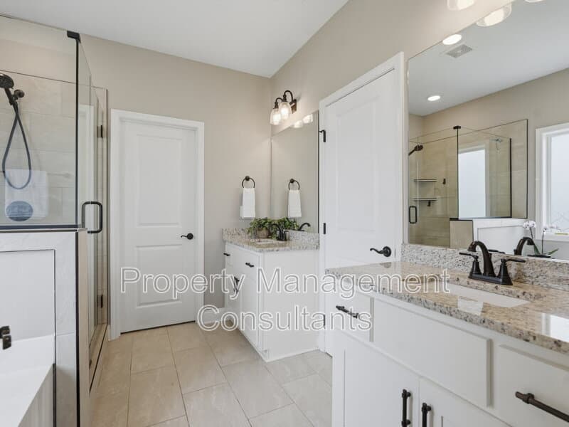 Athens House: 14735 Commonwealth Drive