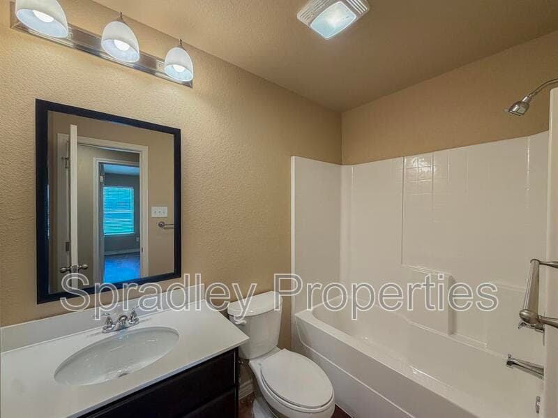 Belton Townhome: 1044B Edwards Dr