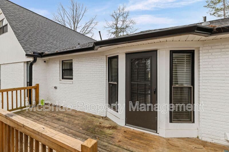Augusta House: 1304 Dominica Drive