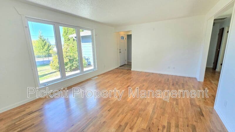 Port Orchard House: 2977 Hoover Ave SE