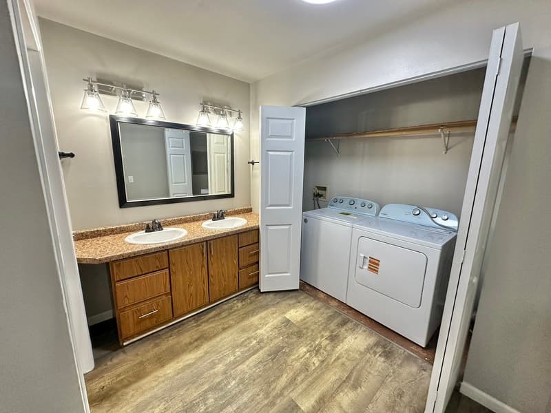 Oshkosh Condo: 825 Wisconsin Street - 3B