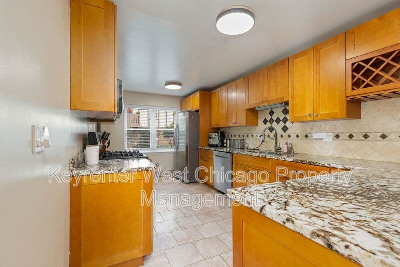 Rolling Meadows House: 2930 Northampton Dr