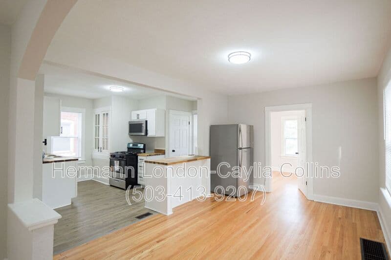 St Louis House: 3424 Lucas And Hunt Rd