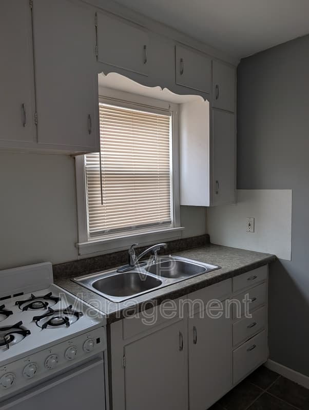 Bettendorf Condo: 418 23rd St