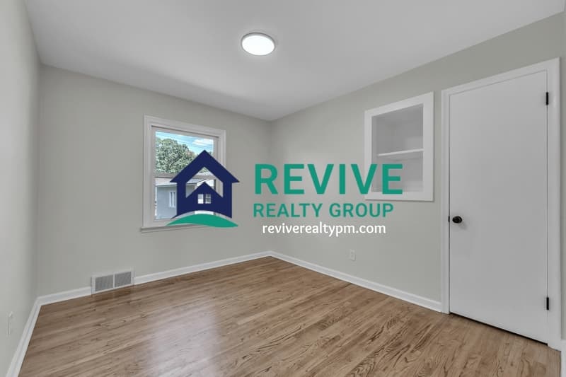 Garden City House: 31234 Barton Street