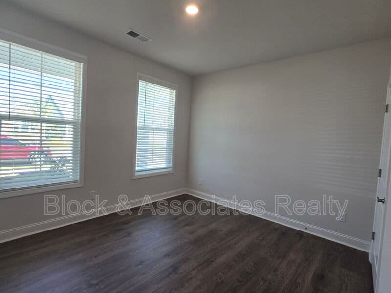Jamestown House: 304 Sefton Drive