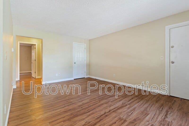 Portland House: 4633 SW Huber St