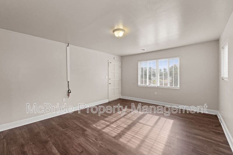 Augusta House: 2325 Cadden Road