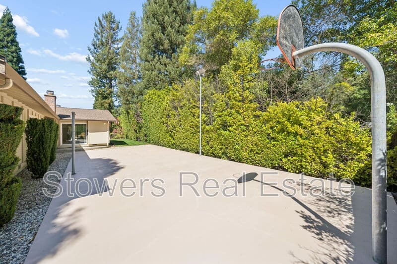Danville House: 132 Glen Ct