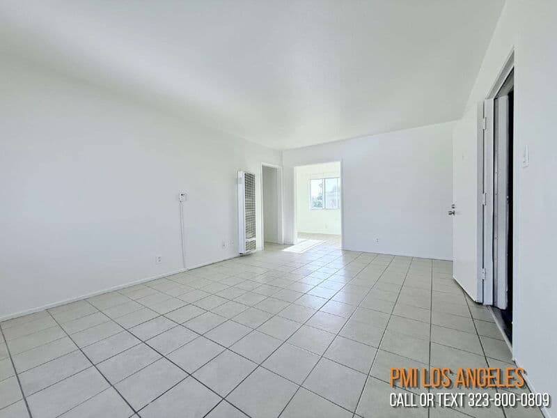 Los Angeles Condo: 943 West 68th Street