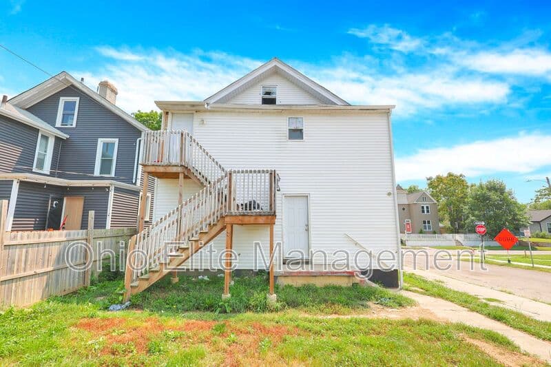 Columbus House: 85 S Wheatland Ave