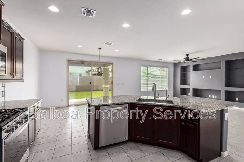 Mesa House: 5427 S Canyon Rim