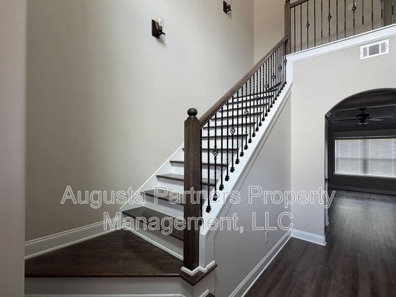 Evans House: 3500 Hilltop Trail