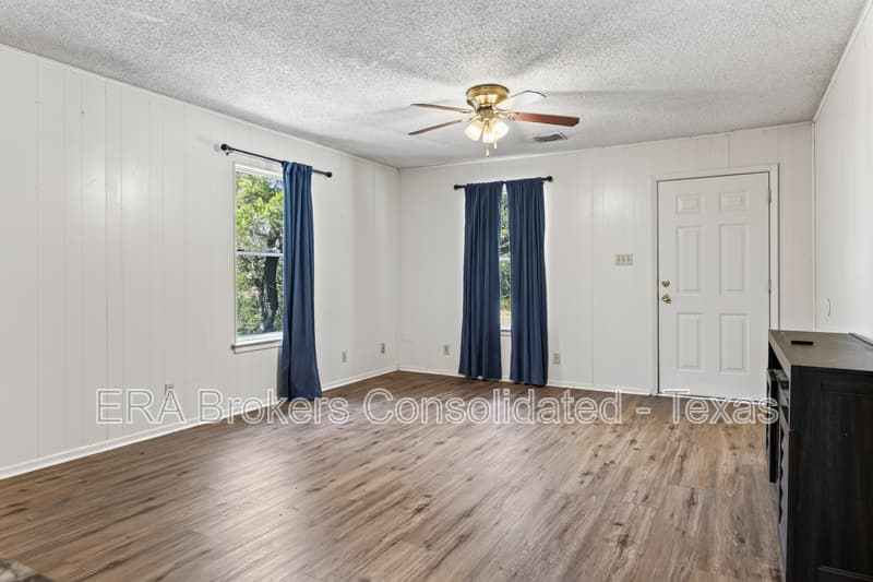 Hondo House: 930 County Rd 342
