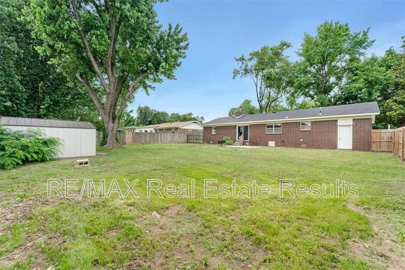 Bentonville House: 2406 SE 15th St