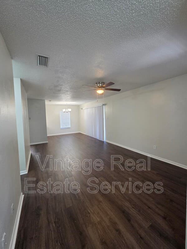 Brandon House: 851 Creekway Ct