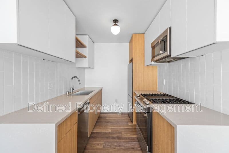 Los Angeles Condo: 1563 Gordon Street