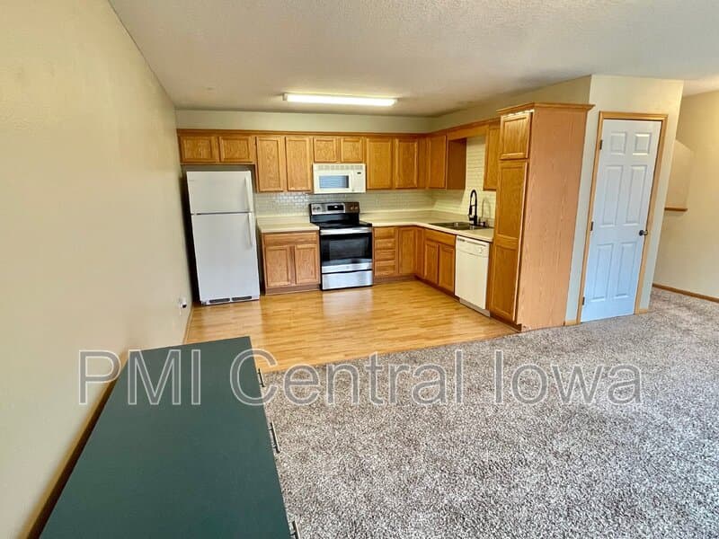 Ankeny Townhome: 1262 SE Village View Ln