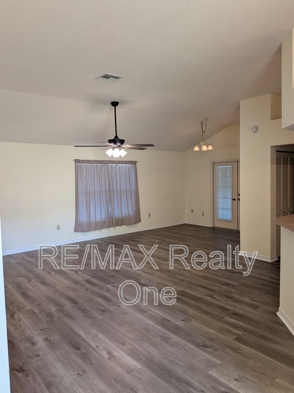 Beverly Hills House: 4210 North Mae West Way