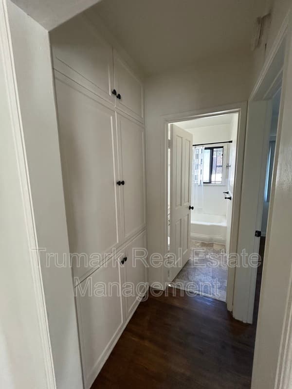 Los Angeles Condo: 3737 Los Feliz Blvd