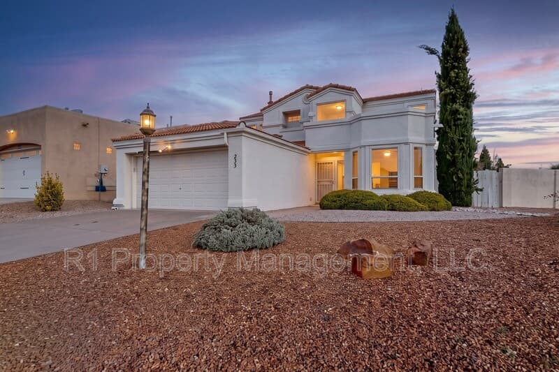 Rio Rancho House: 233 Nicklaus Drive Southeast
