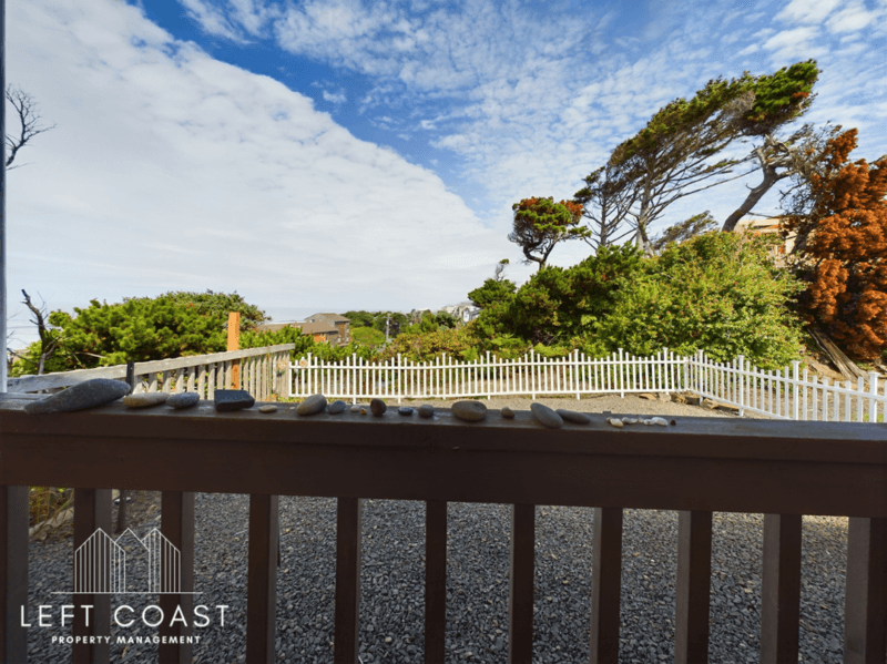 Lincoln City House: 1033 Northwest Inlet Avenue