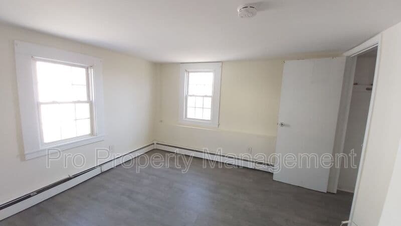 NEW MILFORD House: 125 RAILROAD ST