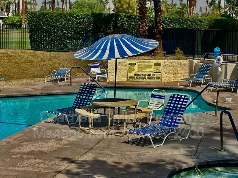 Palm Springs Condo: 5300 E Waverly Dr