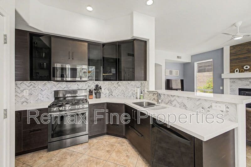 Mesa House: 3563 N Tuscany