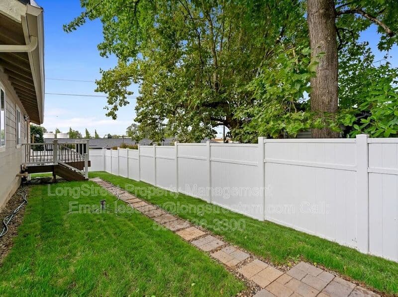 Portland House: 2812 NE Bryant St