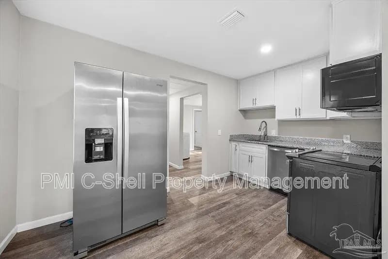 Pensacola House: 3258 Peagler Plaza Rd