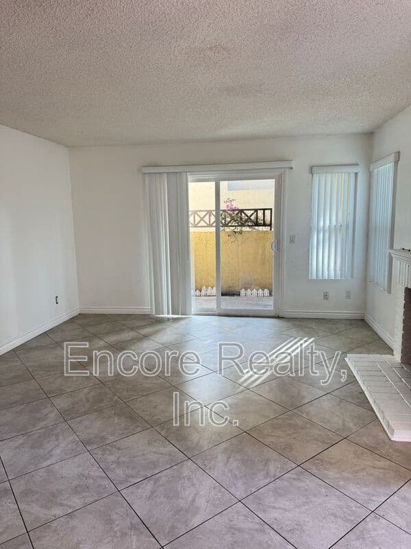 Chula Vista Condo: 2085 Lakeridge Cir