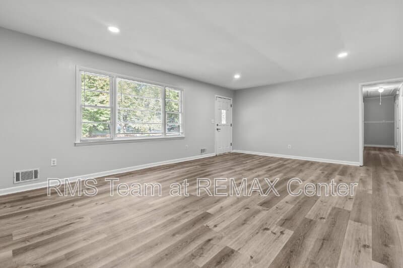 Snellville House: 1834 Dogwood Ct